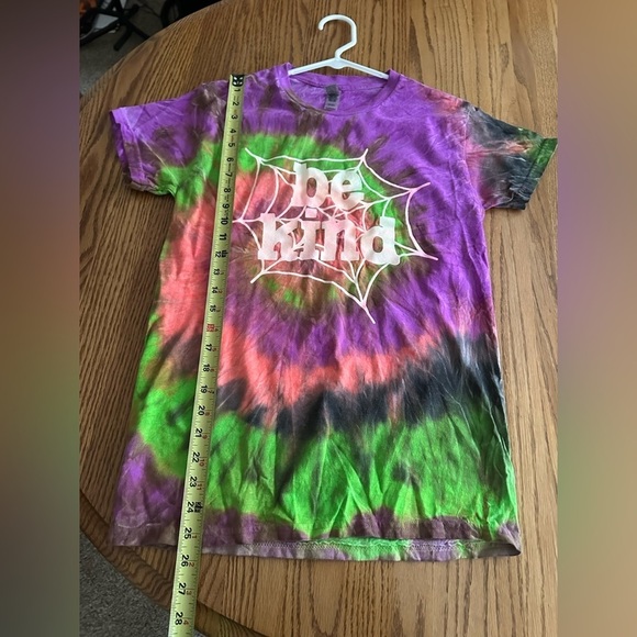 Gildan Tie Dye Multicolored Print Shirt With Quote Be Kind Size S - Picture 6 of 8